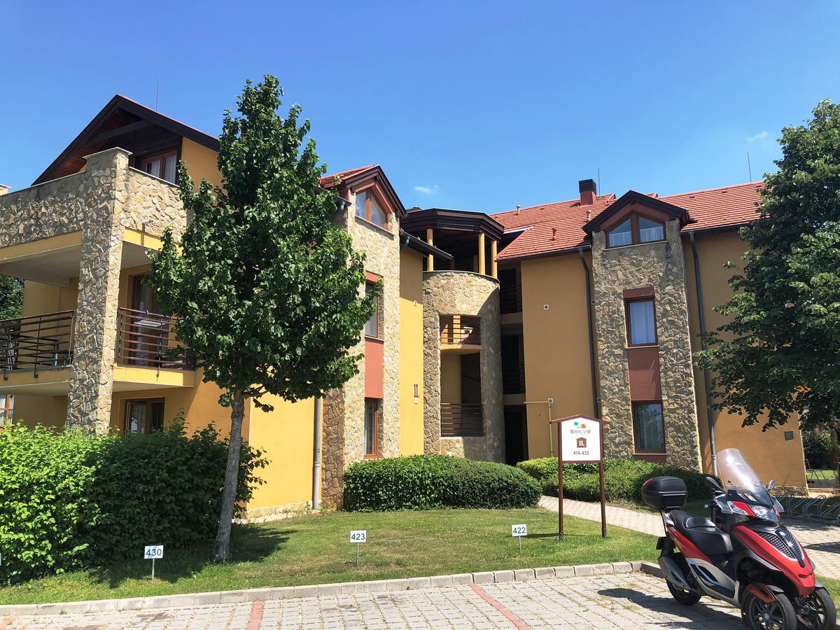 Luxus Golf Apartment Bük Eksteriør bilde